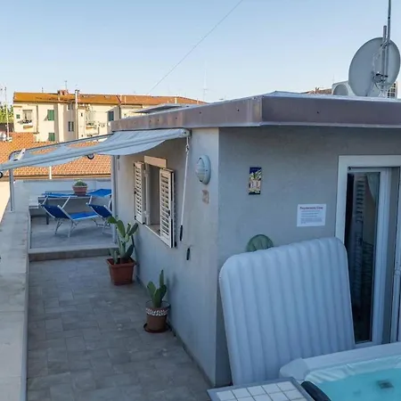 La Terrazza Di Marco Near The Station Λιβόρνο