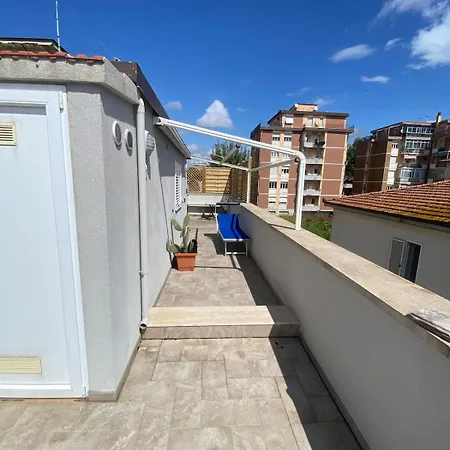 Διαμέρισμα La Terrazza Di Marco Near The Station Λιβόρνο